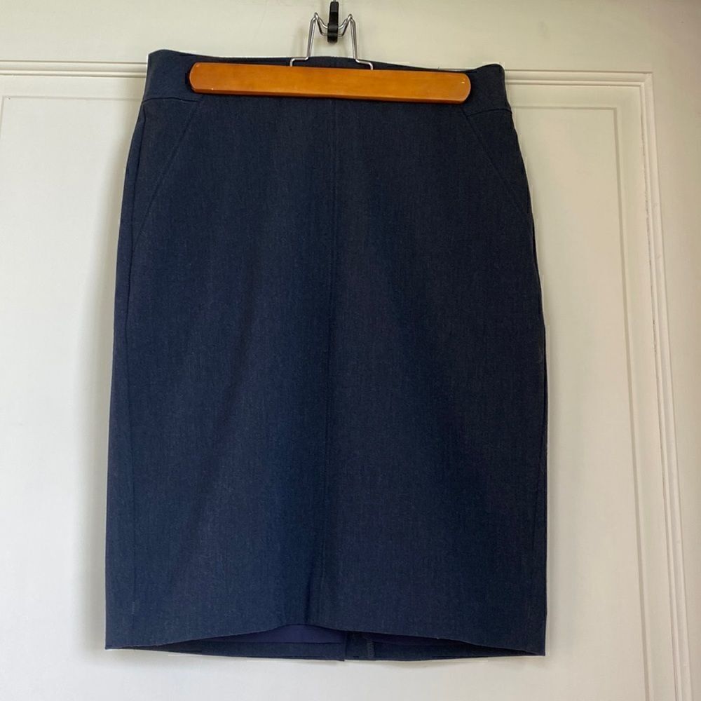 Like New Without Tag Back Zip Pencil Skirt By The Loft
